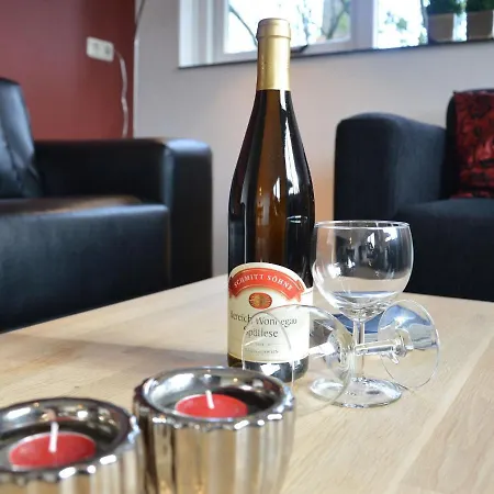 Vakantiehuis Cozy Holiday Near Forest In *